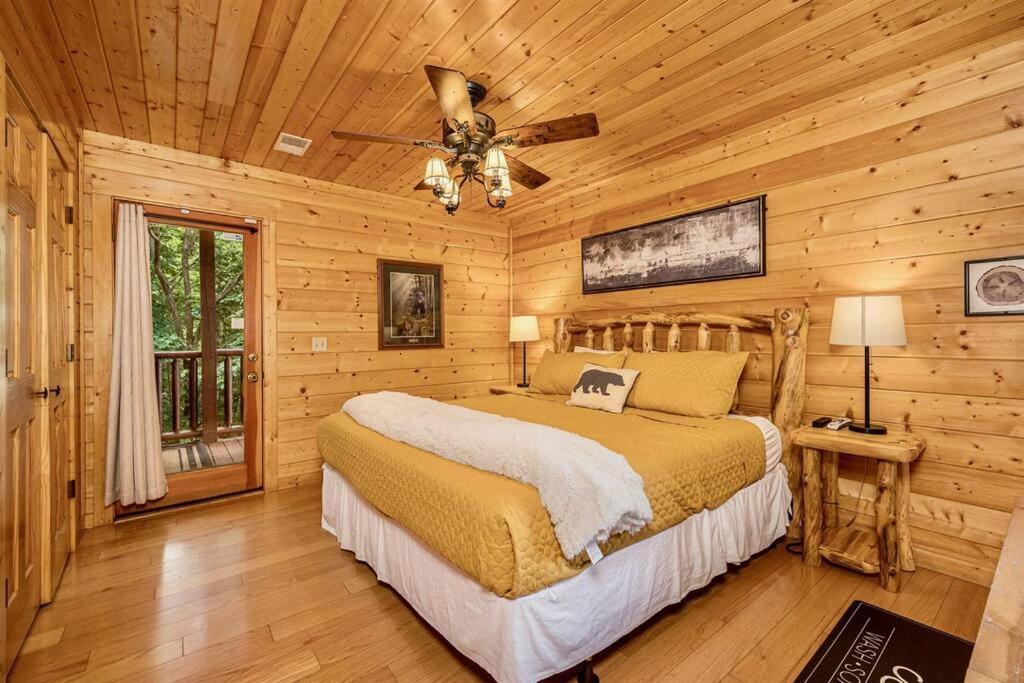 Panorama Mountain View Cabin, Less Than 10 Miles From Gatlinburg And Dollywood, Dog Friendly, 6 Bedrooms Sleeps 17, Fire Pit, Hottub, Washer Dryer, Fully Loaded Kitchen, Gameroom With A Tv, Pool Table, Arcade, Air Hockey, And Foosball 塞维尔维尔 外观 照片