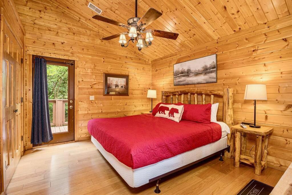 Panorama Mountain View Cabin, Less Than 10 Miles From Gatlinburg And Dollywood, Dog Friendly, 6 Bedrooms Sleeps 17, Fire Pit, Hottub, Washer Dryer, Fully Loaded Kitchen, Gameroom With A Tv, Pool Table, Arcade, Air Hockey, And Foosball 塞维尔维尔 外观 照片