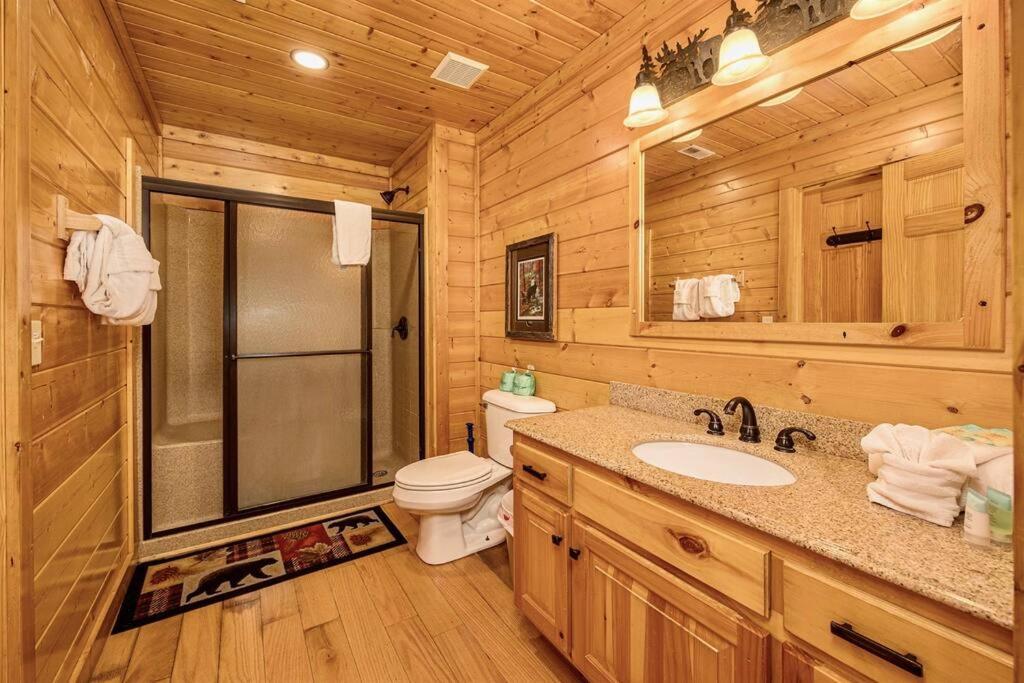 Panorama Mountain View Cabin, Less Than 10 Miles From Gatlinburg And Dollywood, Dog Friendly, 6 Bedrooms Sleeps 17, Fire Pit, Hottub, Washer Dryer, Fully Loaded Kitchen, Gameroom With A Tv, Pool Table, Arcade, Air Hockey, And Foosball 塞维尔维尔 外观 照片