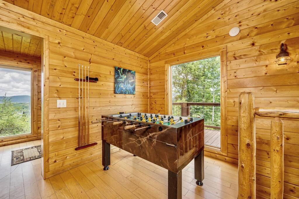 Panorama Mountain View Cabin, Less Than 10 Miles From Gatlinburg And Dollywood, Dog Friendly, 6 Bedrooms Sleeps 17, Fire Pit, Hottub, Washer Dryer, Fully Loaded Kitchen, Gameroom With A Tv, Pool Table, Arcade, Air Hockey, And Foosball 塞维尔维尔 外观 照片