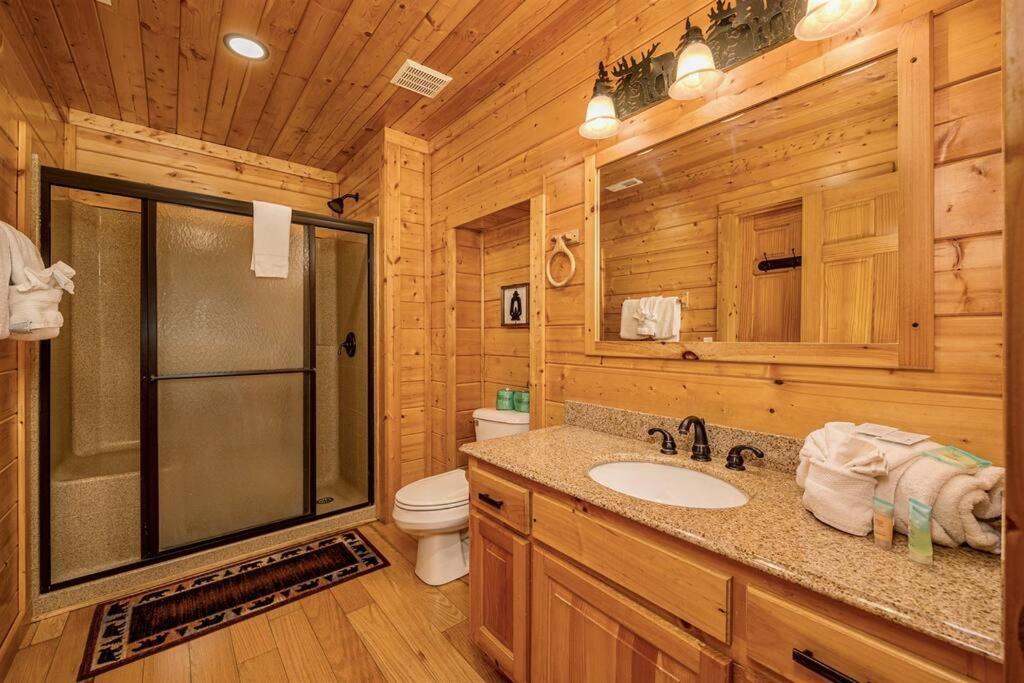 Panorama Mountain View Cabin, Less Than 10 Miles From Gatlinburg And Dollywood, Dog Friendly, 6 Bedrooms Sleeps 17, Fire Pit, Hottub, Washer Dryer, Fully Loaded Kitchen, Gameroom With A Tv, Pool Table, Arcade, Air Hockey, And Foosball 塞维尔维尔 外观 照片
