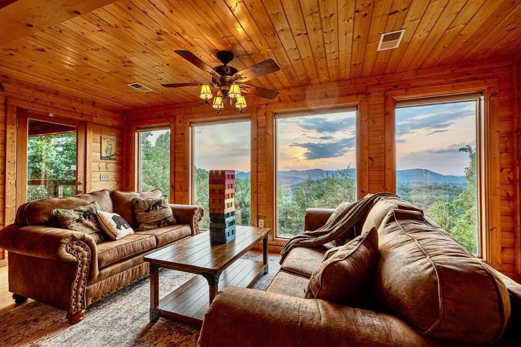 Panorama Mountain View Cabin, Less Than 10 Miles From Gatlinburg And Dollywood, Dog Friendly, 6 Bedrooms Sleeps 17, Fire Pit, Hottub, Washer Dryer, Fully Loaded Kitchen, Gameroom With A Tv, Pool Table, Arcade, Air Hockey, And Foosball 塞维尔维尔 外观 照片