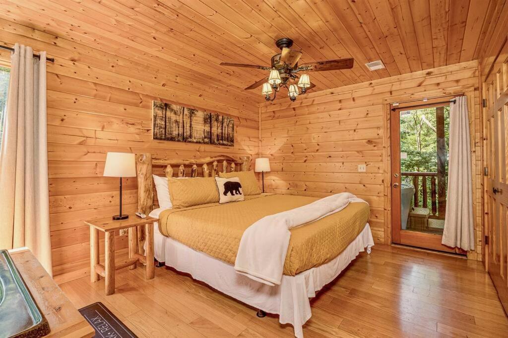 Panorama Mountain View Cabin, Less Than 10 Miles From Gatlinburg And Dollywood, Dog Friendly, 6 Bedrooms Sleeps 17, Fire Pit, Hottub, Washer Dryer, Fully Loaded Kitchen, Gameroom With A Tv, Pool Table, Arcade, Air Hockey, And Foosball 塞维尔维尔 外观 照片