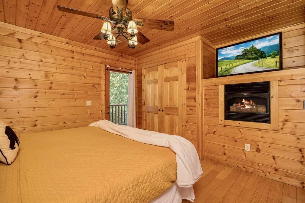 Panorama Mountain View Cabin, Less Than 10 Miles From Gatlinburg And Dollywood, Dog Friendly, 6 Bedrooms Sleeps 17, Fire Pit, Hottub, Washer Dryer, Fully Loaded Kitchen, Gameroom With A Tv, Pool Table, Arcade, Air Hockey, And Foosball 塞维尔维尔 外观 照片