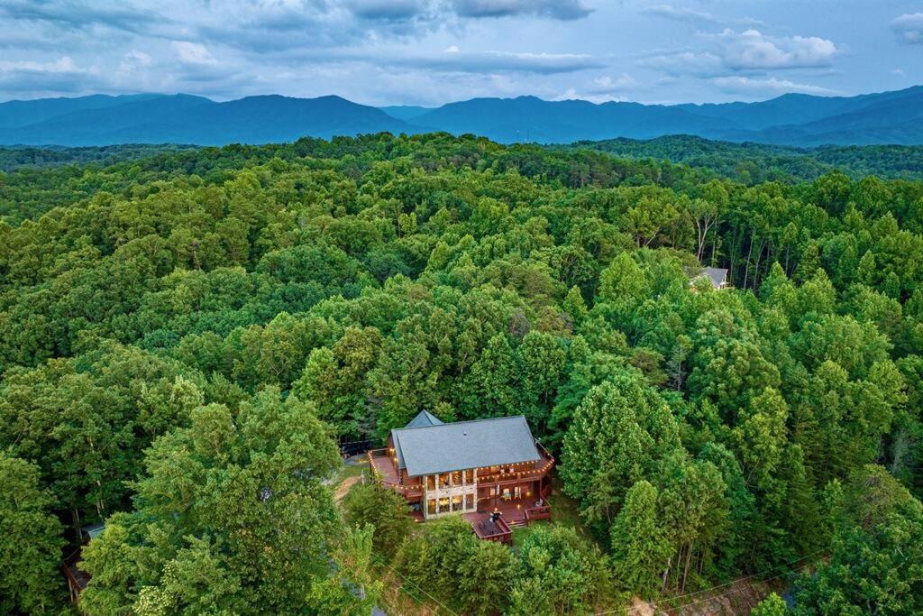 Panorama Mountain View Cabin, Less Than 10 Miles From Gatlinburg And Dollywood, Dog Friendly, 6 Bedrooms Sleeps 17, Fire Pit, Hottub, Washer Dryer, Fully Loaded Kitchen, Gameroom With A Tv, Pool Table, Arcade, Air Hockey, And Foosball 塞维尔维尔 外观 照片