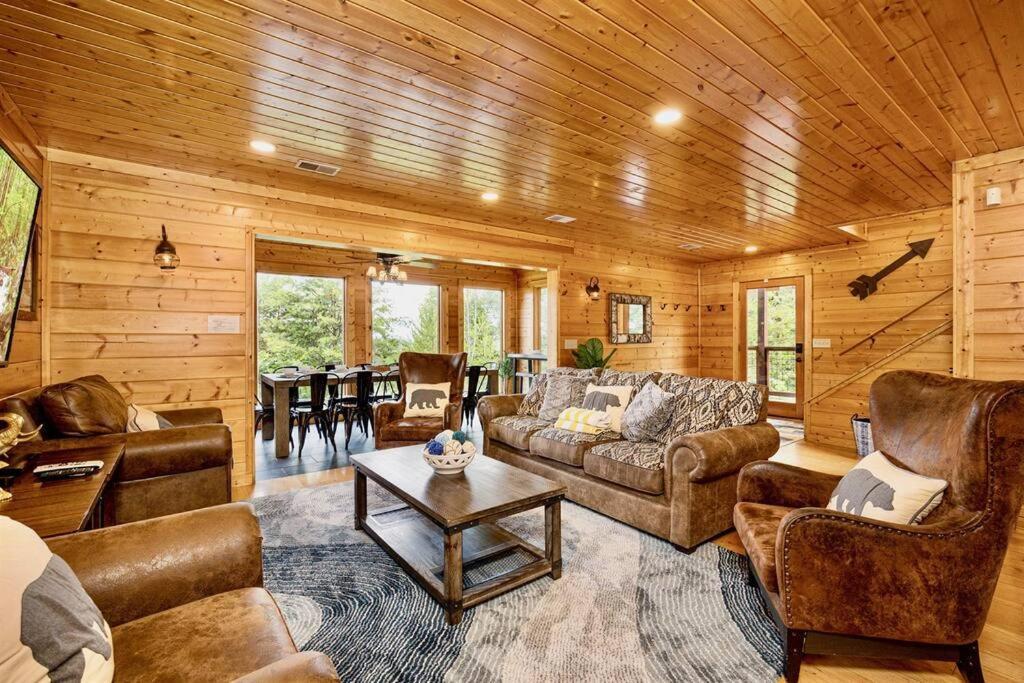 Panorama Mountain View Cabin, Less Than 10 Miles From Gatlinburg And Dollywood, Dog Friendly, 6 Bedrooms Sleeps 17, Fire Pit, Hottub, Washer Dryer, Fully Loaded Kitchen, Gameroom With A Tv, Pool Table, Arcade, Air Hockey, And Foosball 塞维尔维尔 外观 照片