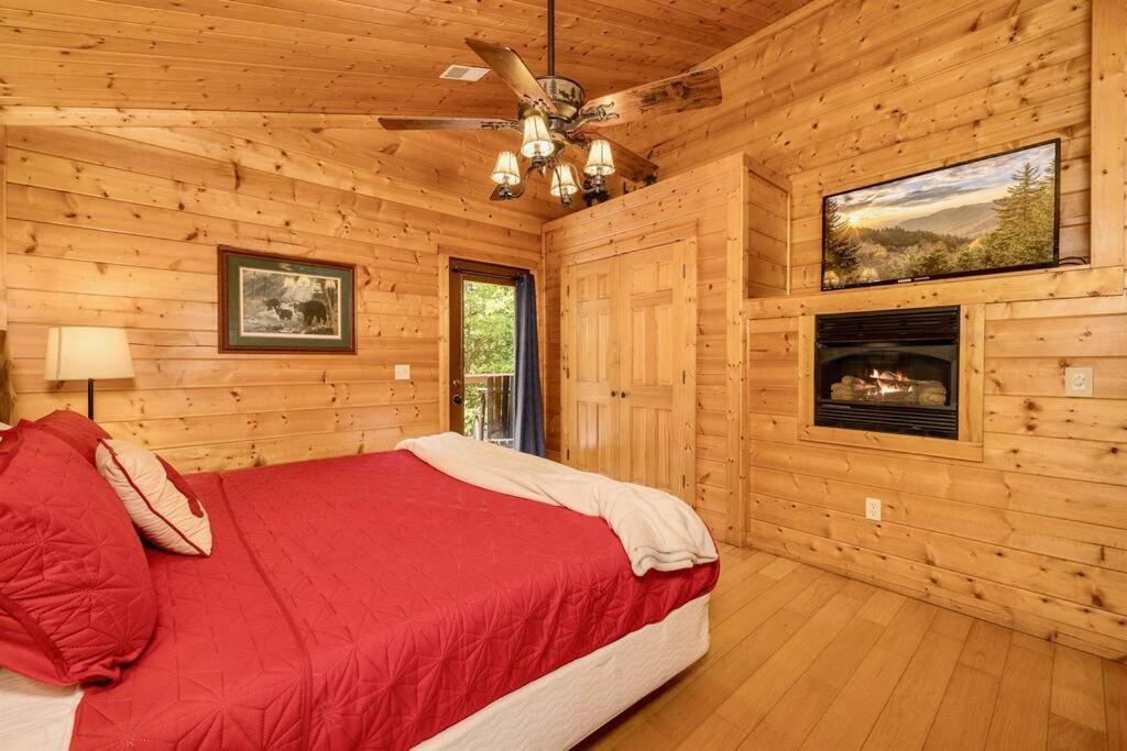 Panorama Mountain View Cabin, Less Than 10 Miles From Gatlinburg And Dollywood, Dog Friendly, 6 Bedrooms Sleeps 17, Fire Pit, Hottub, Washer Dryer, Fully Loaded Kitchen, Gameroom With A Tv, Pool Table, Arcade, Air Hockey, And Foosball 塞维尔维尔 外观 照片