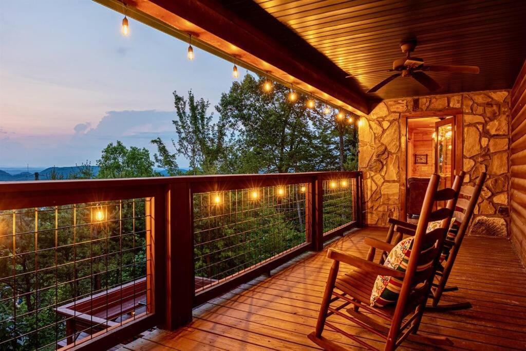 Panorama Mountain View Cabin, Less Than 10 Miles From Gatlinburg And Dollywood, Dog Friendly, 6 Bedrooms Sleeps 17, Fire Pit, Hottub, Washer Dryer, Fully Loaded Kitchen, Gameroom With A Tv, Pool Table, Arcade, Air Hockey, And Foosball 塞维尔维尔 外观 照片